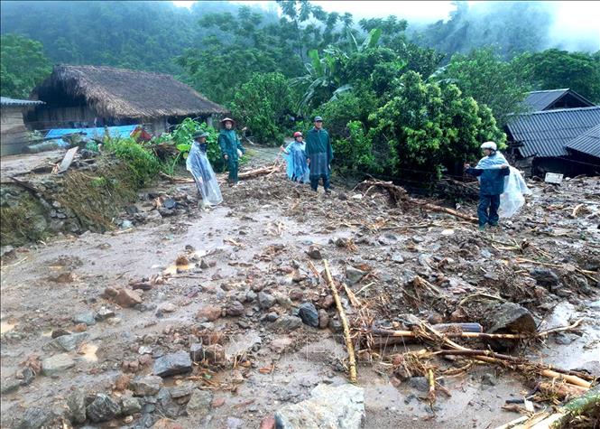 Giãn hoãn, miễn, giảm thuế, phí, lệ phí với tổ chức, cá nhân, doanh nghiệp bị thiệt hại do bão, lũ 