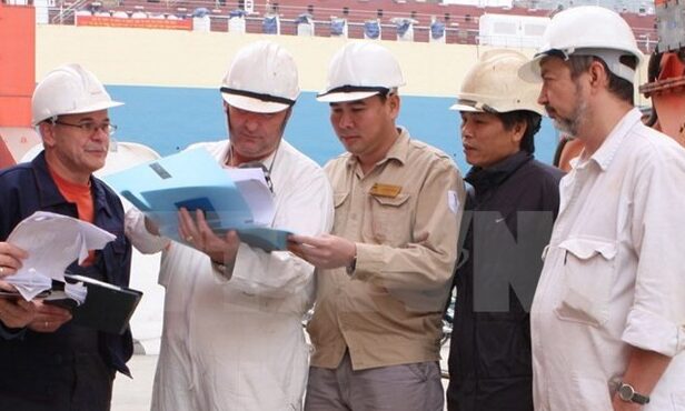 Những trường hợp phải xin Giấy phép lao động tại Việt Nam
