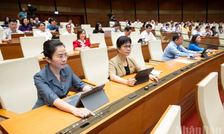 Công chức, viên chức có được thành lập, quản lý, góp vốn thành lập doanh nghiệp không?